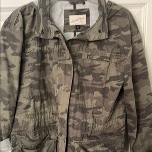 Univeral Thread Women's Camouflage Jacket